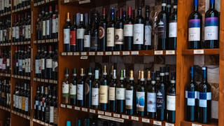 शराब पर महंगाई की मार, कल से महंगी मिलेगी देसी और अंग्रेजी; बीयर के भी बढ़ जाएंगे दाम