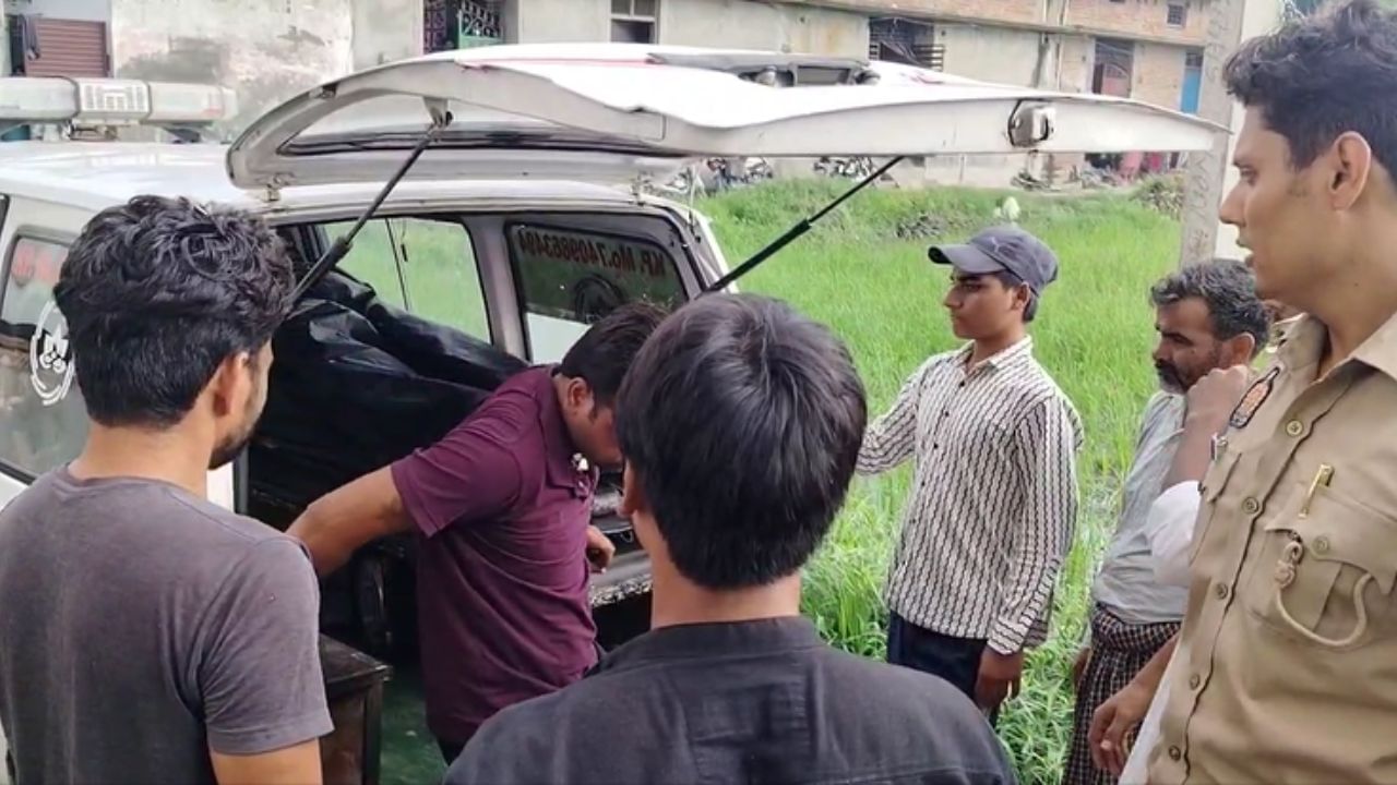बेटी की बदनामी से था परेशान, पत्नी को मारकर बोला, बदमाशों ने हत्या की… CCTV ने कर दिया बेनकाब बेटी की बदनामी से था परेशान, पत्नी को मारकर बोला, बदमाशों ने हत्या की… CCTV ने कर दिया बेनकाब
