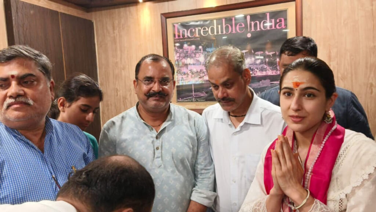 भक्ति में लीन दिखीं सारा अली खान, बनारस में गंगा आरती में हुईं शामिल- Photos