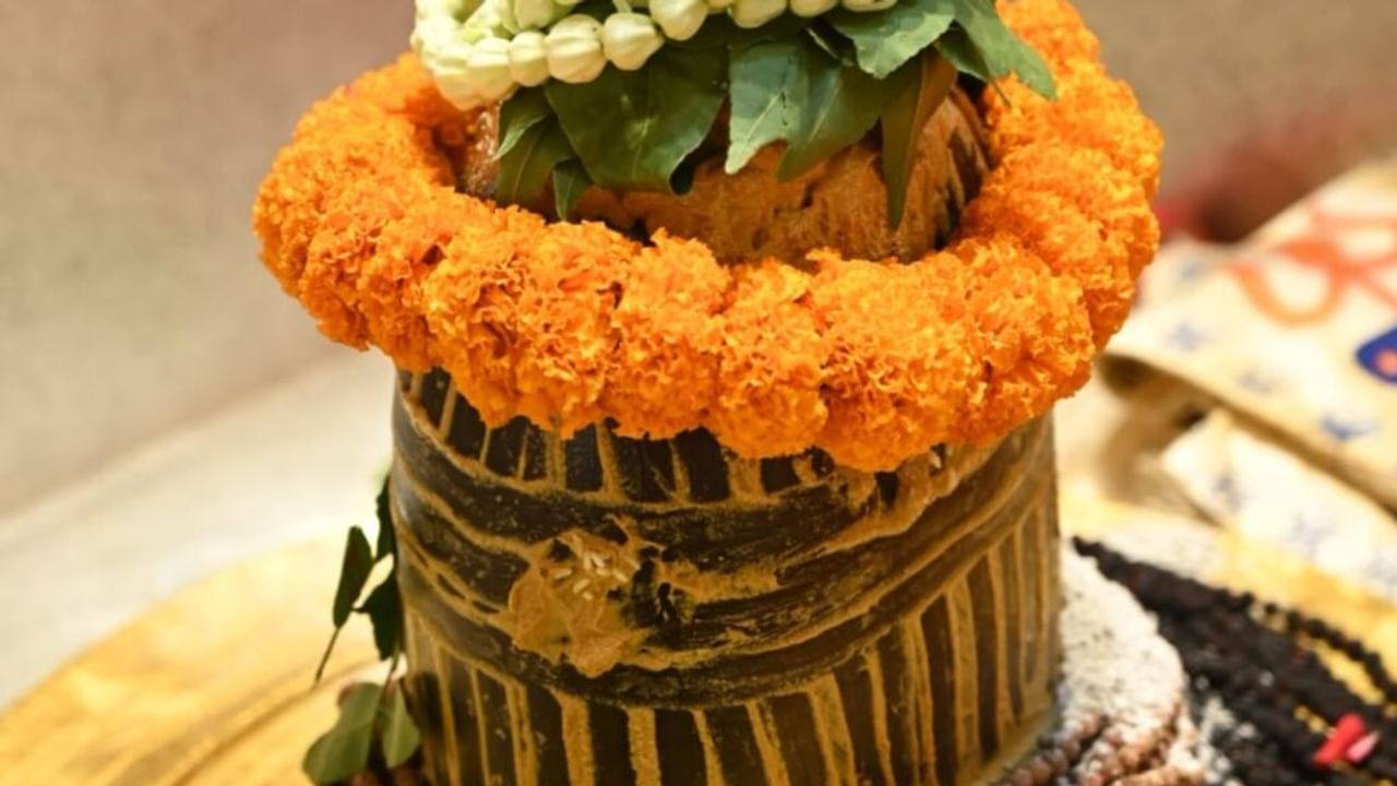विश्वनाथ मंदिर में स्वतंत्रता दिवस पर तिरंगे से सजाया गया बाबा का विग्रह, भक्तों का उमड़ा सैलाब