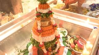 विश्वनाथ मंदिर में स्वतंत्रता दिवस पर तिरंगे से सजाया गया बाबा का विग्रह, भक्तों का उमड़ा सैलाब