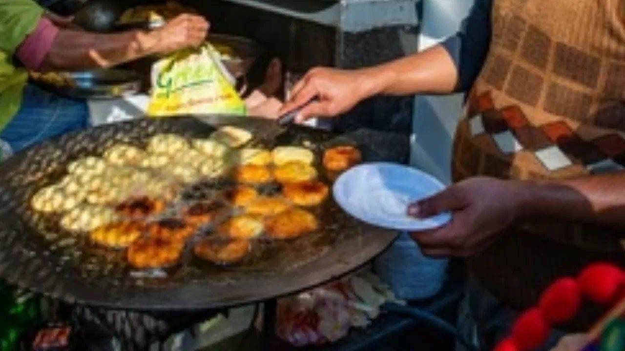 लो भइया गांजे वाली आलू टिक्की! लखनऊ में बेच रहा था दुकानदार…पुलिस ने 4 को किया गिरफ्तार