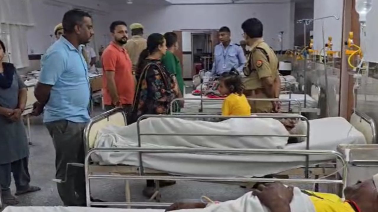बुलंदशहर में बड़ा हादसा… कंटेनर की टक्कर से ट्रैक्टर सवार 8 लोगों की मौत, 45 घायल; गोगामेड़ी जा रहे श्रद्धालु