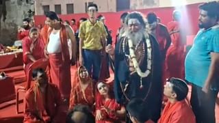 वाराणसी के हरिश्चंद्र घाट पर जुटे अघोरी,आधी रात को विशिष्ट पूजा की और कहा ‘हैप्पी बर्थडे काशी’