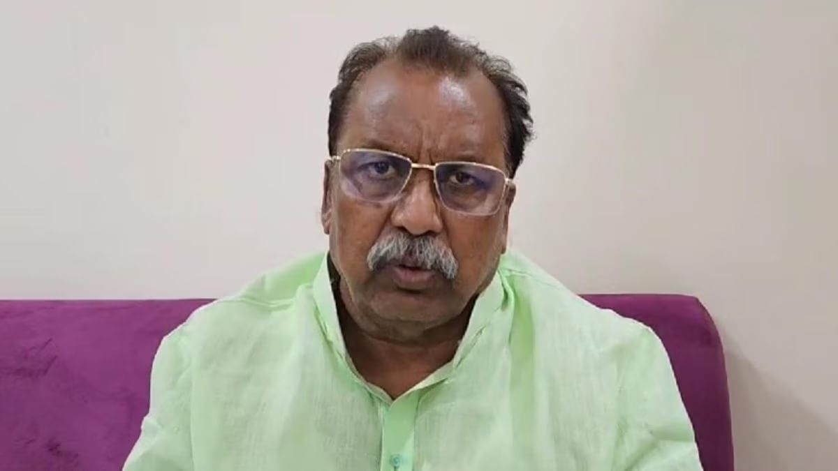 डिप्टी CM बृजेश पाठक पर टिप्पणी करना पड़ा महंगा, बीजेपी ने दो नेताओं को थमाया कारण बताओ नोटिस