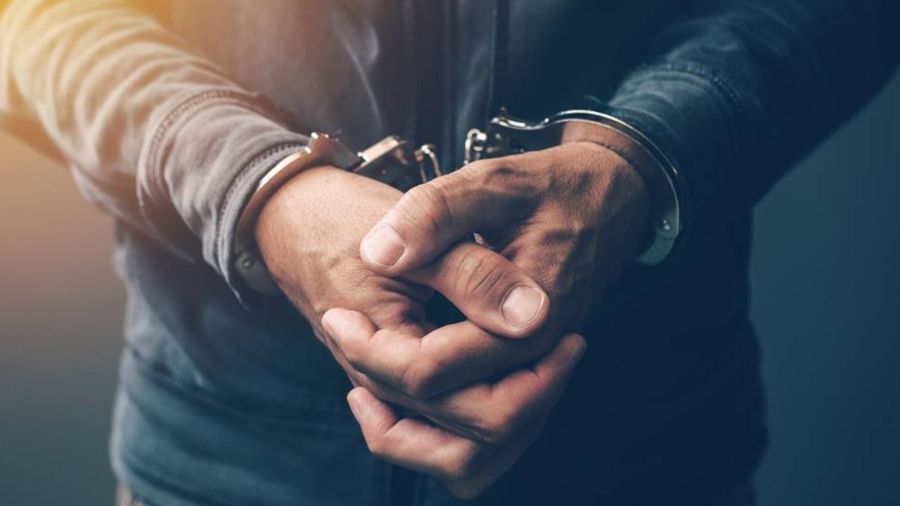 दिल्ली में ई-रिक्शा चुराया, बुलंदशहर में काटकर बेचने की फिराक में था बेटा; तभी पहुंचे पिता ने कराया अरेस्ट