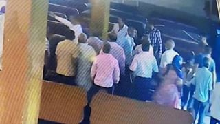 लड़की की टूटी शादी तो मां ने दूल्हे का ऐसे किया स्वागत, भरी पंचायत में चप्पल से पीटा; वायरल हो रहा वीडियो
