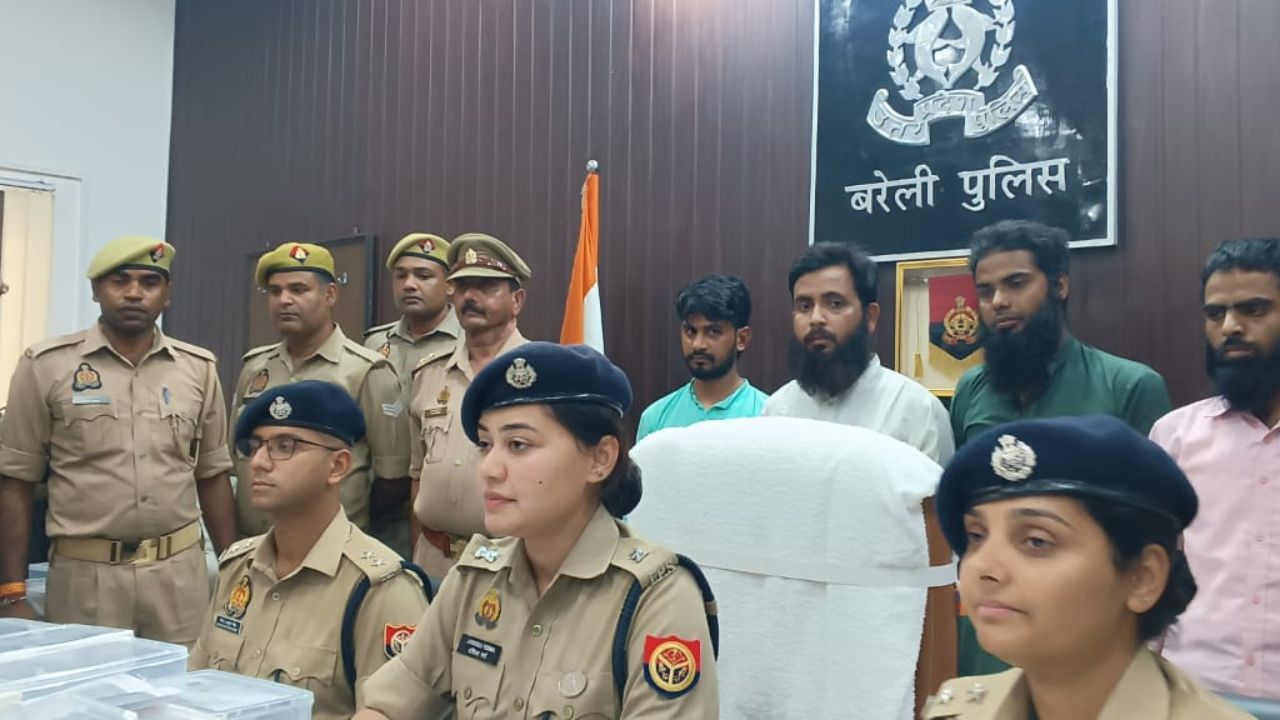 एक और छांगुर! प्रभात का खतना कराने की तैयारी में था मौलाना, पुलिस ने बचाया एक और छांगुर! प्रभात का खतना कराने की तैयारी में था मौलाना, पुलिस ने बचाया