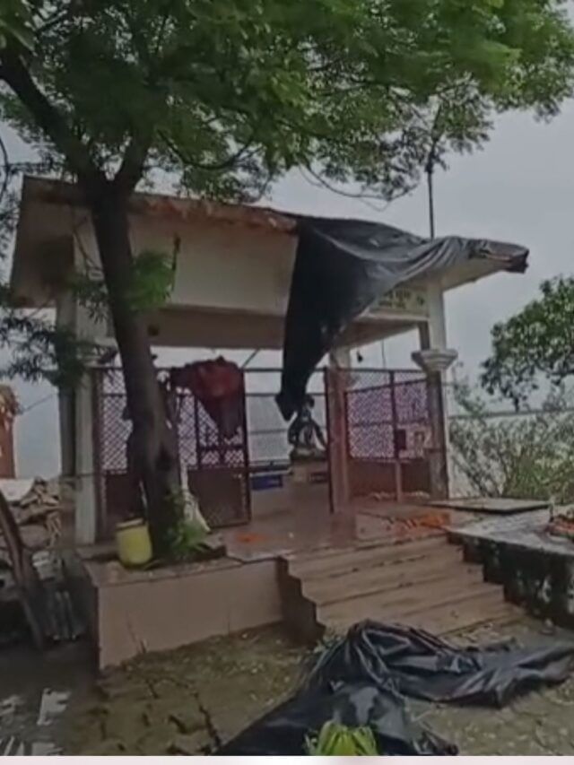 दो मंदिर तोड़ी, ध्वस्त किया धर्मशाला; 13 साल बाद बुलंदशहर में भयावह हुई गंगा दो मंदिर तोड़ी, ध्वस्त किया धर्मशाला; 13 साल बाद बुलंदशहर में भयावह हुई गंगा