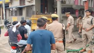 फतेहपुर मकबरे में तोड़फोड़ के बाद पुलिस दिन-रात दे रही पहरा, शहर में कर्फ्यू जैसे हालात