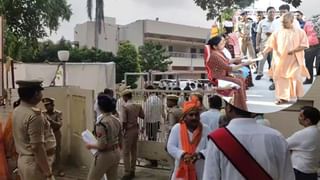गोरखपुर और लखनऊ के बाद CM योगी ने अब बनारस में लगाया जनता दरबार, 70 फीसदी मामले आए जमीन के