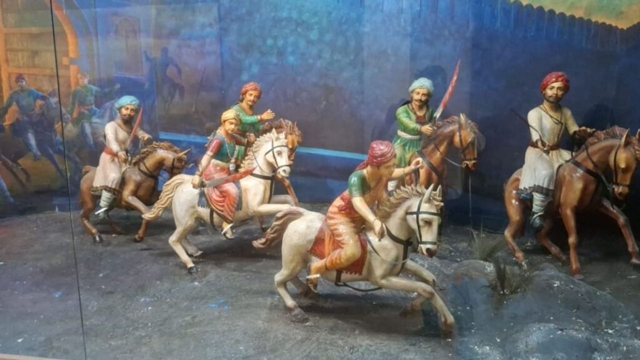 झांसी: आजादी की वो पहली चिंगारी, जो समय से आगे चलती थी; तस्वीरों में रानी लक्ष्मीबाई की वीरगाथा