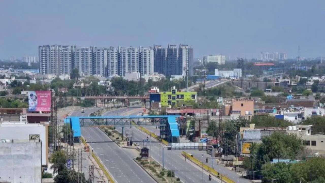 लखनऊ में घर लेना हुआ महंगा, नक्शा पास कराने के लिए एलडीए ने बढ़ाई तीन गुना फीस लखनऊ में घर लेना हुआ महंगा, नक्शा पास कराने के लिए एलडीए ने बढ़ाई तीन गुना फीस