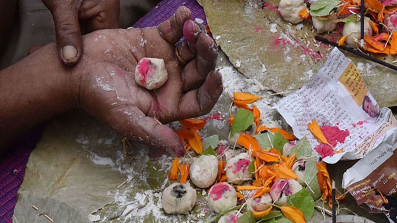 इस पितृपक्ष में नहीं जा पा रहे गयाजी तो UP के इन स्थानों पर कर सकते हैं पिंडदान इस पितृपक्ष में नहीं जा पा रहे गयाजी तो UP के इन स्थानों पर कर सकते हैं पिंडदान