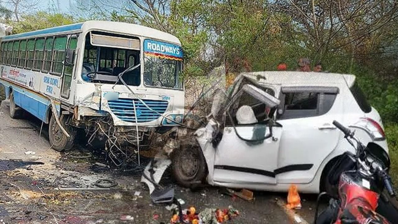 भीषण सड़क हादसा: बस में जा घुसी तेज रफ्तार कार, आगरा के एडिशनल सिटी मजिस्ट्रेट की मौत