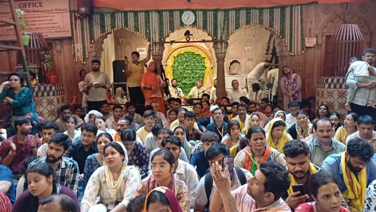 रात में नहीं, यहां दिन के 12 बजे मनाई जाती है जन्माष्टमी; वृंदावन में भगवान कृष्ण का ये अनोखा मंदिर