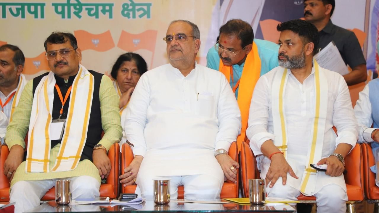 भाजपा की मेरठ बैठक में कई दिग्गजों की गैरहाजिरी, सियासी गलियारों में चर्चा तेज भाजपा की मेरठ बैठक में कई दिग्गजों की गैरहाजिरी, सियासी गलियारों में चर्चा तेज