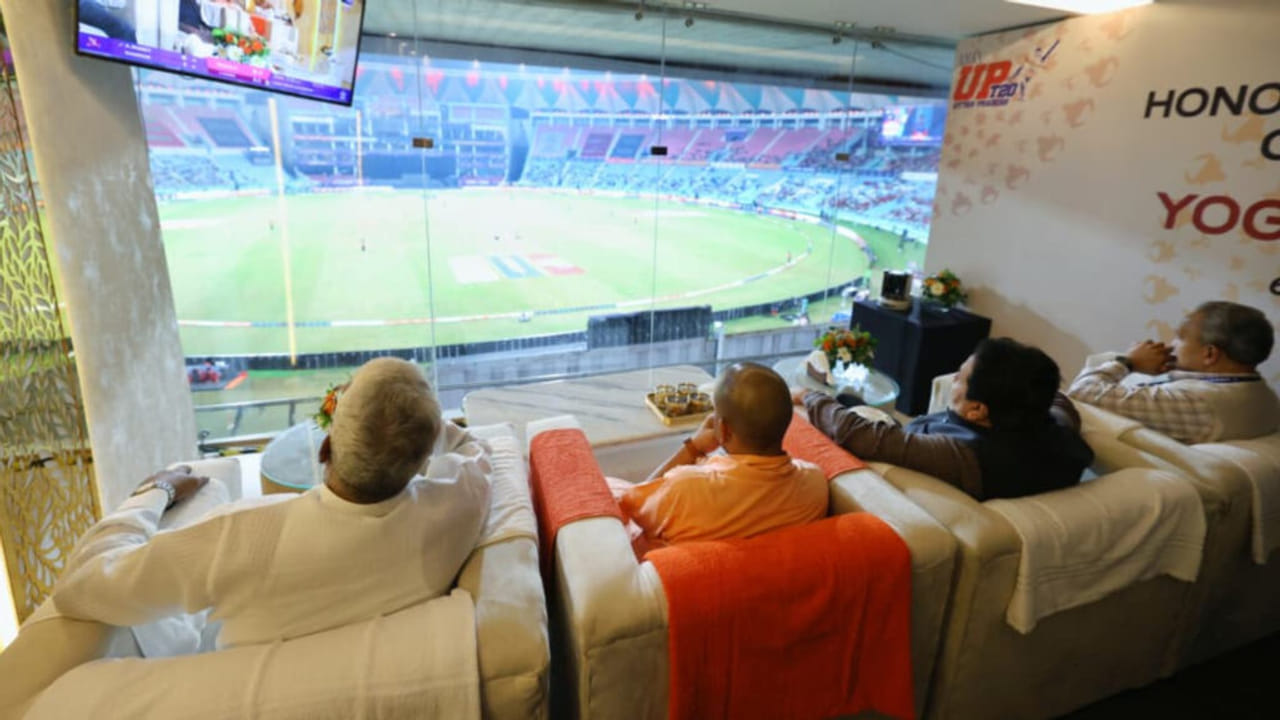 यूपी टी-20 लीग: समापन समारोह में पहुंचे CM योगी, फाइनल मैच के लिए उछाला टॉस