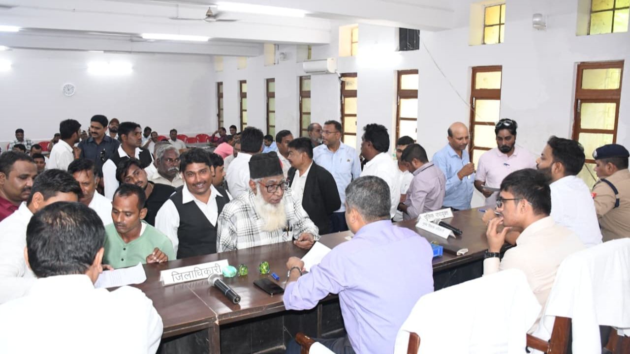 लोगों की शिकायतों पर नहीं है अधिकारियों का ध्यान, IGRS रैंकिंग में पिछड़ा प्रयागराज लोगों की शिकायतों पर नहीं है अधिकारियों का ध्यान, IGRS रैंकिंग में पिछड़ा प्रयागराज