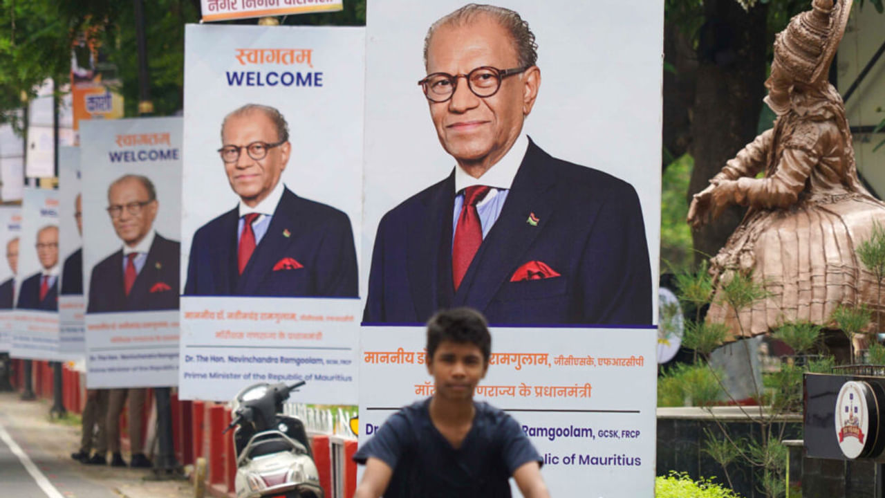 मॉरीशस के प्रधानमंत्री पहुंचे वाराणसी, गंगा आरती में लिया हिस्सा; लगाए हर हर महादेव के नारे