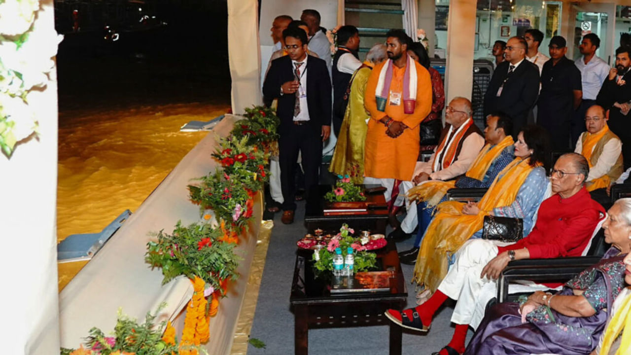 मॉरीशस के प्रधानमंत्री पहुंचे वाराणसी, गंगा आरती में लिया हिस्सा; लगाए हर हर महादेव के नारे