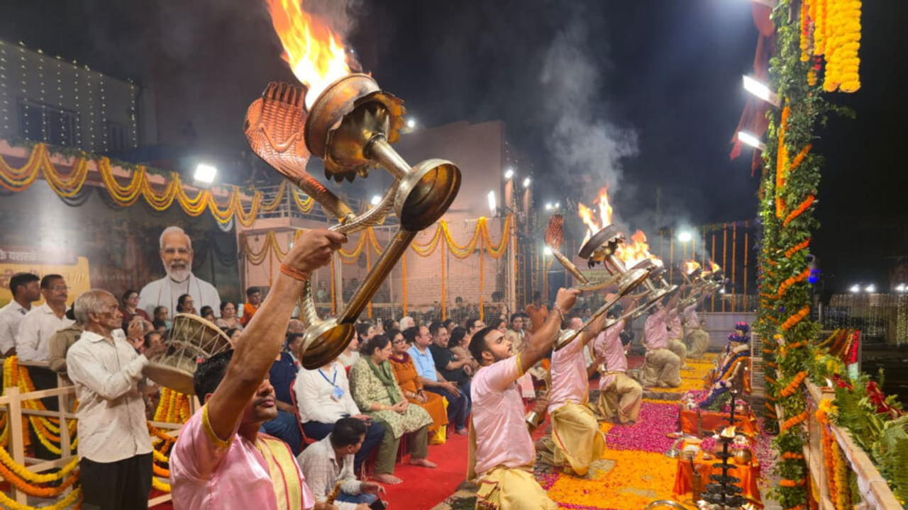 मॉरीशस के प्रधानमंत्री पहुंचे वाराणसी, गंगा आरती में लिया हिस्सा; लगाए हर हर महादेव के नारे
