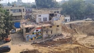 मेरठ के नगर निगम के दफ्तर पर चला बुलडोजर, अब यहां बनाया जाएगा मल्टीलेवल पार्किंग प्लेस
