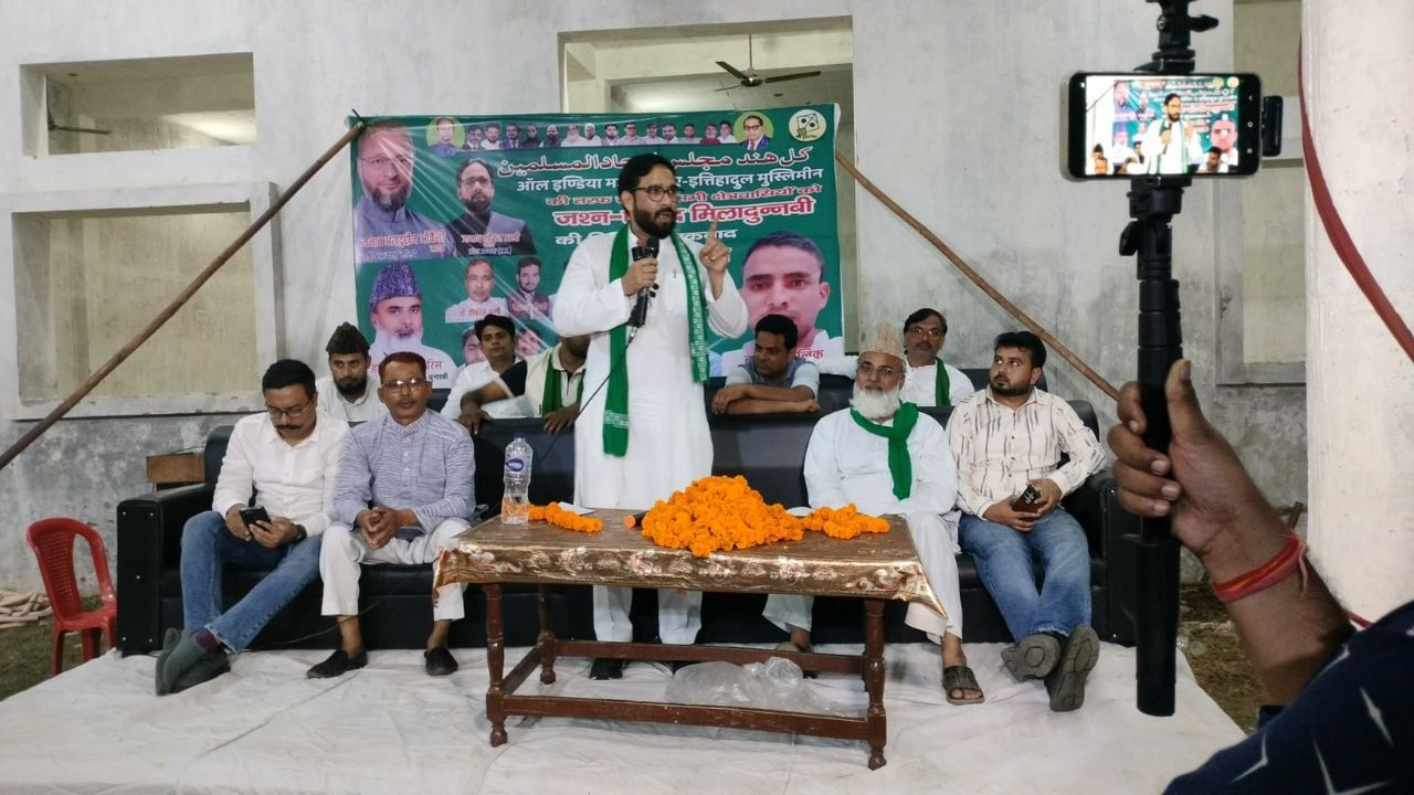 ‘ये नकली हिंदू हैं’,AIMIM नेता शौकत अली बोले- धीरेंद्र शास्त्री को वेदों का ज्ञान है तो बताएं वहां अल्लाह का जिक्र है या नहीं? ‘ये नकली हिंदू हैं’,AIMIM नेता शौकत अली बोले- धीरेंद्र शास्त्री को वेदों का ज्ञान है तो बताएं वहां अल्लाह का जिक्र है या नहीं?