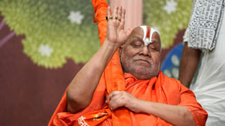 ‘पश्चिमी यूपी मिनी पाकिस्तान, घर-घर बनानी होगी हिंदू पाठशाला’, मेरठ में बोले स्वामी रामभद्राचार्य