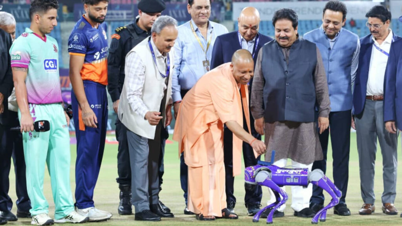 यूपी टी-20 लीग: समापन समारोह में पहुंचे CM योगी, फाइनल मैच के लिए उछाला टॉस