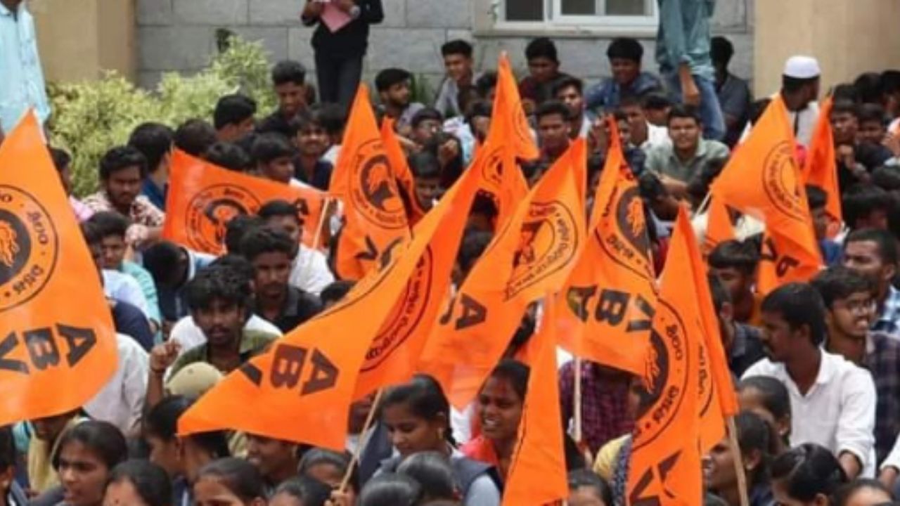 ‘मंत्री बन गए तो ABVP को भूल गए…’ पिटाई कांड पर कार्यकर्ताओं ने लगाए आरोप ‘मंत्री बन गए तो ABVP को भूल गए…’ पिटाई कांड पर कार्यकर्ताओं ने लगाए आरोप