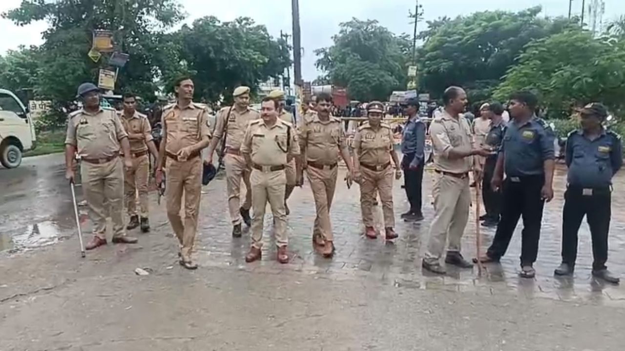 बाराबंकी ABVP लाठीचार्ज: CM योगी का एक्शन, हटाए गए CO, कोतवाल और SI लाइन हाजिर, जांच भी बैठी बाराबंकी ABVP लाठीचार्ज: CM योगी का एक्शन, हटाए गए CO, कोतवाल और SI लाइन हाजिर, जांच भी बैठी