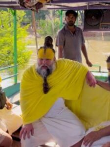 यमुना का रौद्र रूप! प्रेमानंद महाराज शिष्यों के साथ बाढ़ क्षेत्र में पहुंचे