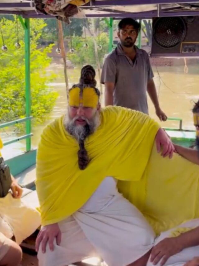 यमुना का रौद्र रूप! प्रेमानंद महाराज शिष्यों के साथ बाढ़ क्षेत्र में पहुंचे