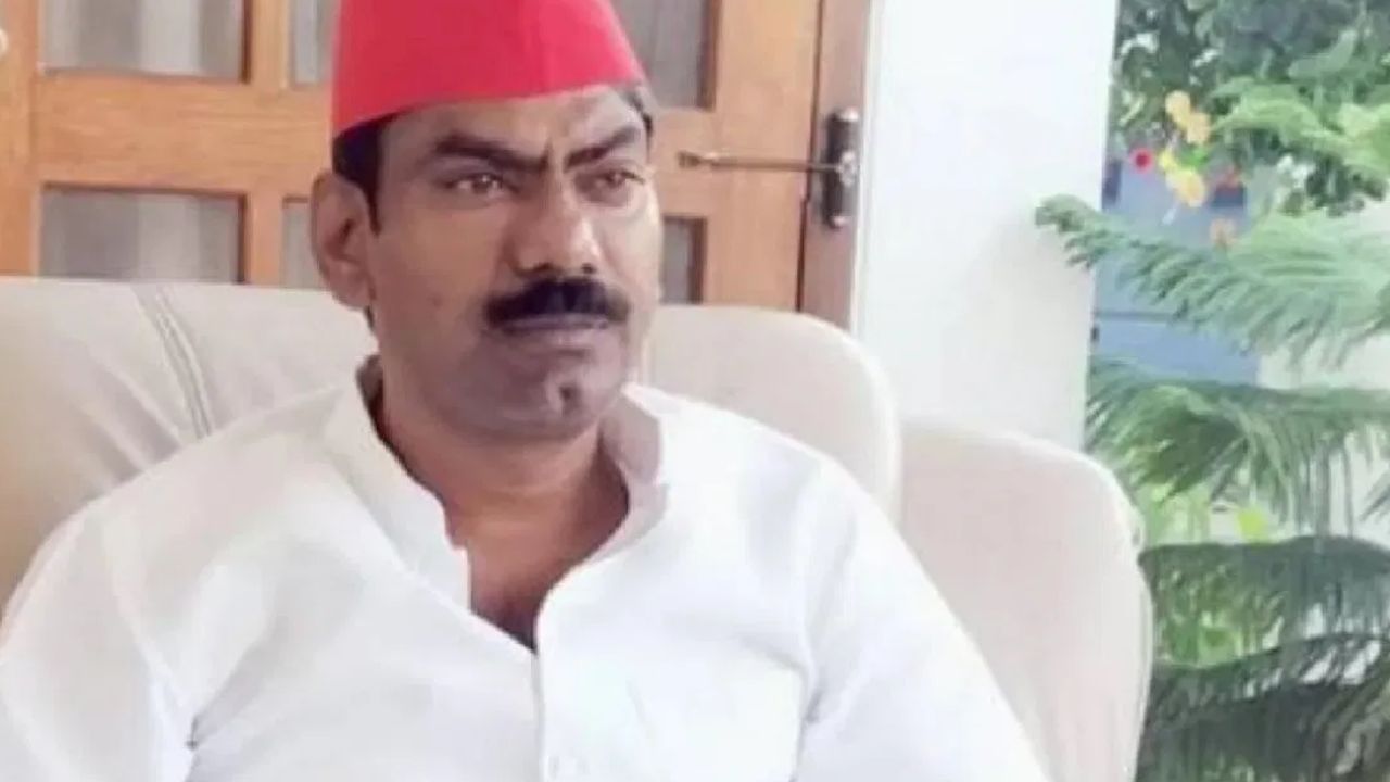 अखिलेश के ‘गुलशन’ पर एक लाख का इनाम, राजा भैया के खिलाफ लड़े थे चुनाव अखिलेश के ‘गुलशन’ पर एक लाख का इनाम, राजा भैया के खिलाफ लड़े थे चुनाव