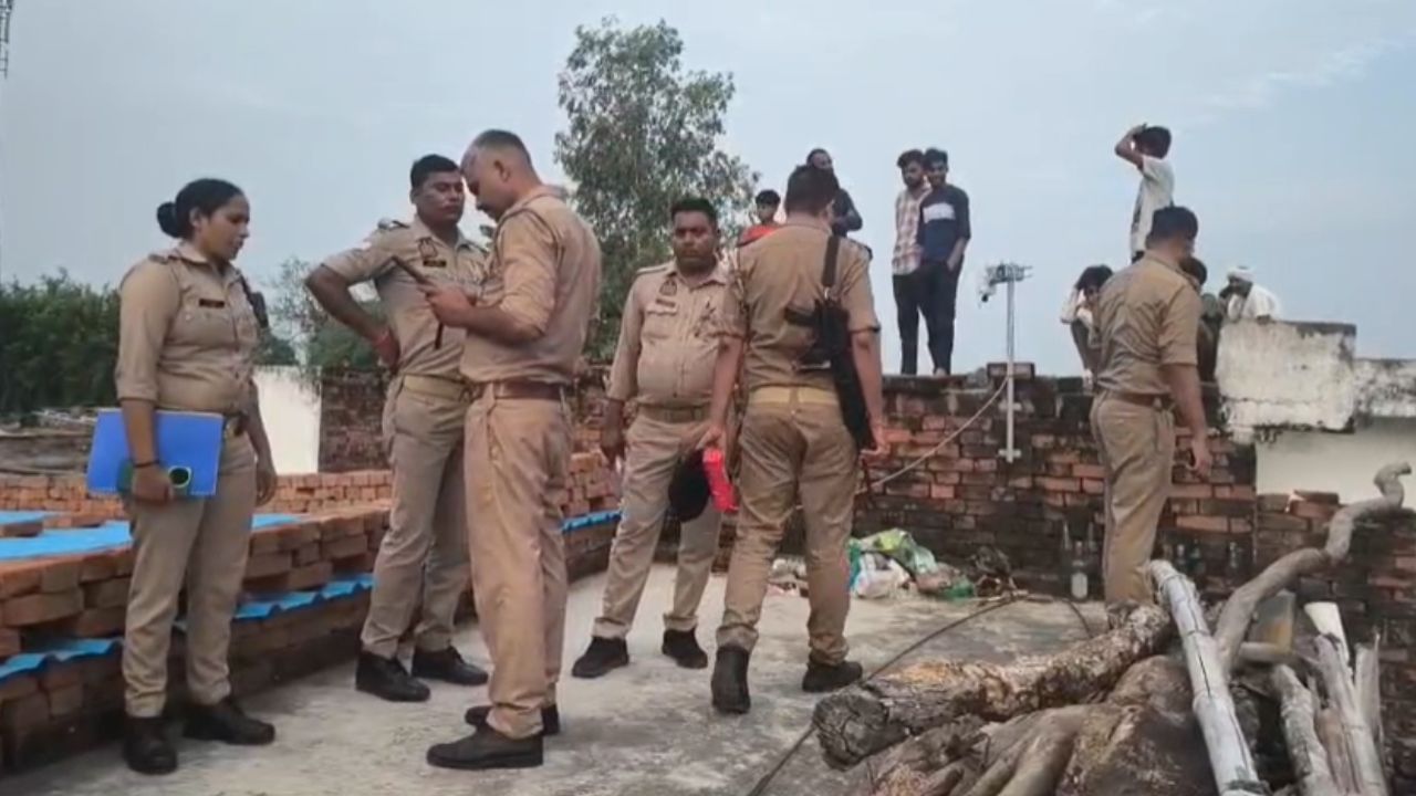 बॉयफ्रेंड की बाहों में थी पोती, तभी पहुंची 72 साल की दादी; राज खुलने के डर से सिल-बट्टे से कूंच डाला बॉयफ्रेंड की बाहों में थी पोती, तभी पहुंची 72 साल की दादी; राज खुलने के डर से सिल-बट्टे से कूंच डाला
