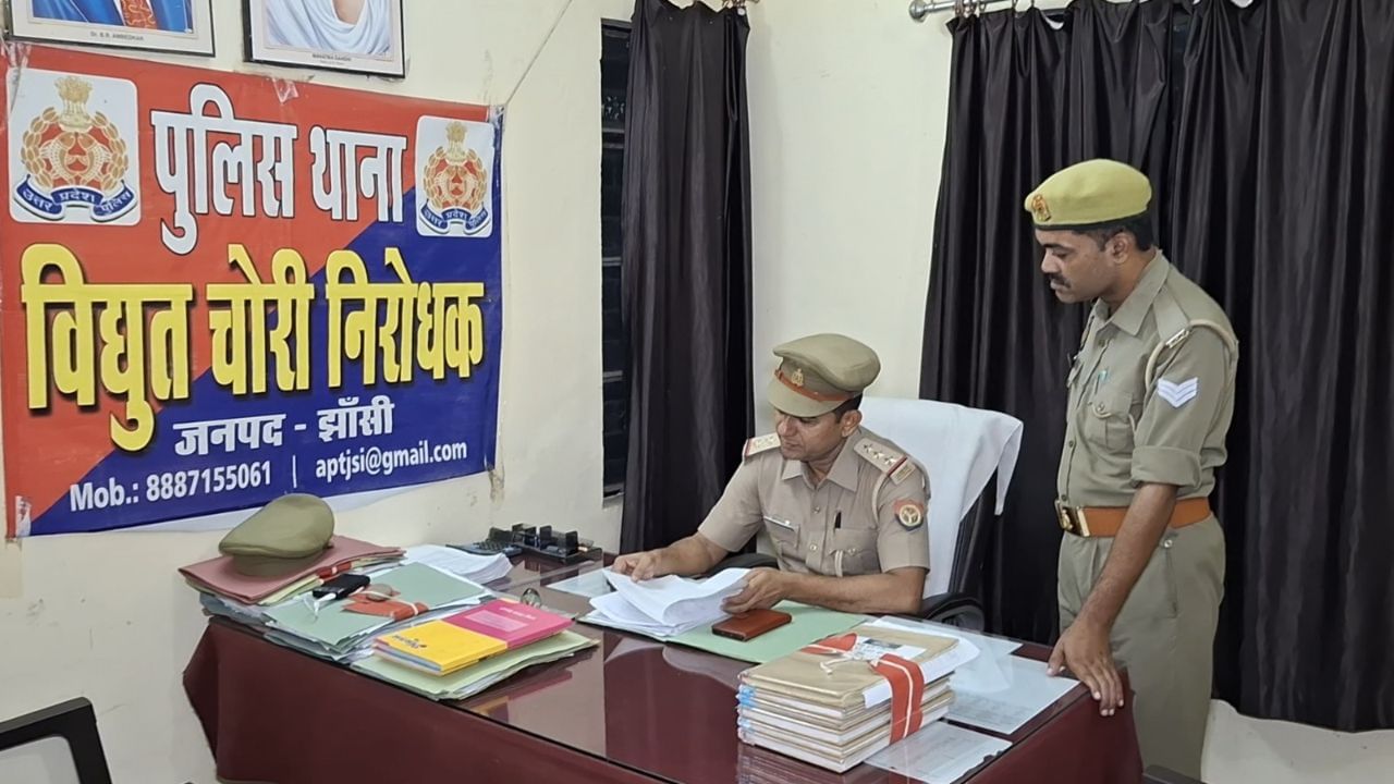 न जेल, न FIR, और न ही गिरफ्तारी… झांसी के इस थाने में ऐसे दी जाती है सजा न जेल, न FIR, और न ही गिरफ्तारी… झांसी के इस थाने में ऐसे दी जाती है सजा