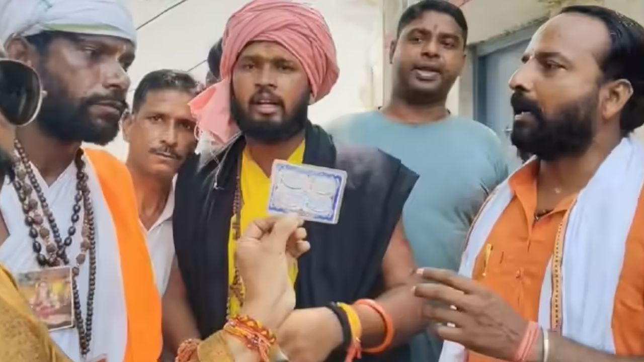 हिन्दुओं की बस्ती में जोगिया बने घूम रहे थे ‘शाहिद और अब्दुल’, गोरखनाथ मठ से बताया कनेक्शन; लेकिन… हिन्दुओं की बस्ती में जोगिया बने घूम रहे थे ‘शाहिद और अब्दुल’, गोरखनाथ मठ से बताया कनेक्शन; लेकिन…