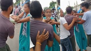 महिला ने ग्राम प्रधान प्रत्याशी को सरेराह दौड़ा- दौड़ाकर पीटा, छेड़खानी का है आरोप