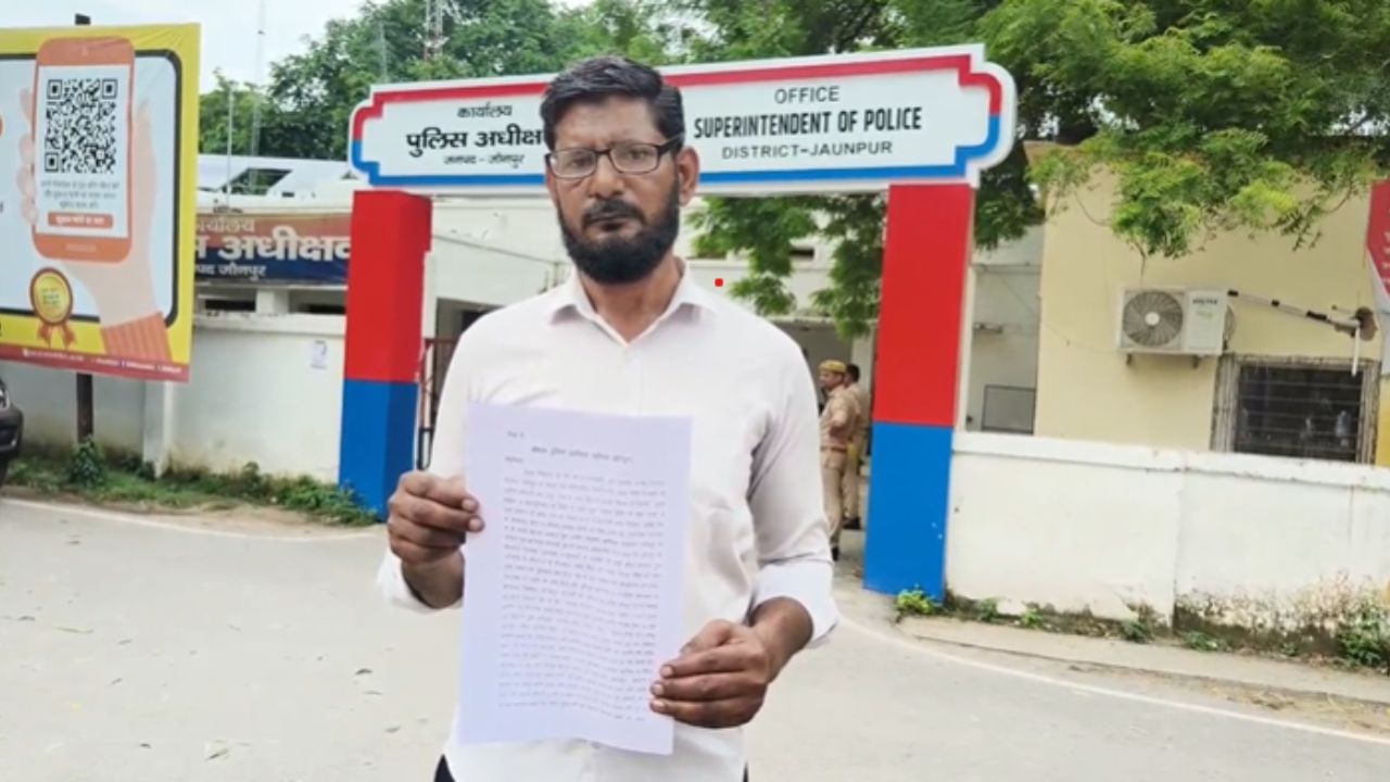निषाद पार्टी के MLA पर अल्पसंख्यक की जमीन कब्जाने का आरोप, पीड़ित ने CM से की शिकायत निषाद पार्टी के MLA पर अल्पसंख्यक की जमीन कब्जाने का आरोप, पीड़ित ने CM से की शिकायत