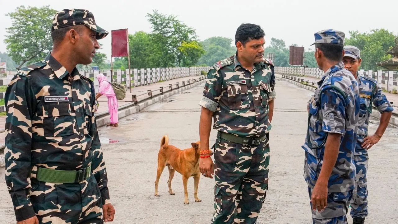 नेपाल हिंसा का फायदा उठाकर जेल से भागे 6 कैदी… SSB ने बहराइच बार्डर पर पकड़ा