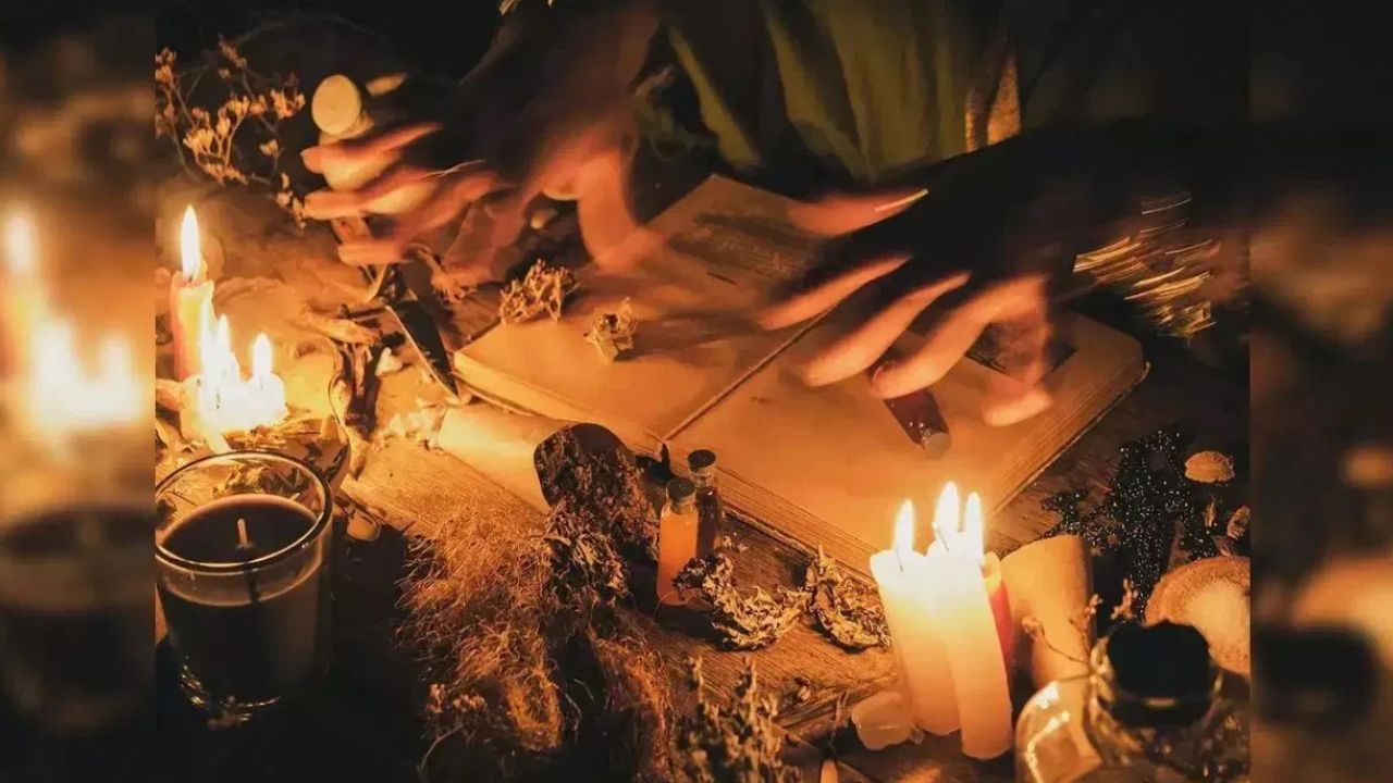 झाड़फूंक के लिए धुनी जगाई, पूरे परिवार को बेहोश कर युवती से रेप; देवबंद में तांत्रिक की दरिंदगी झाड़फूंक के लिए धुनी जगाई, पूरे परिवार को बेहोश कर युवती से रेप; देवबंद में तांत्रिक की दरिंदगी