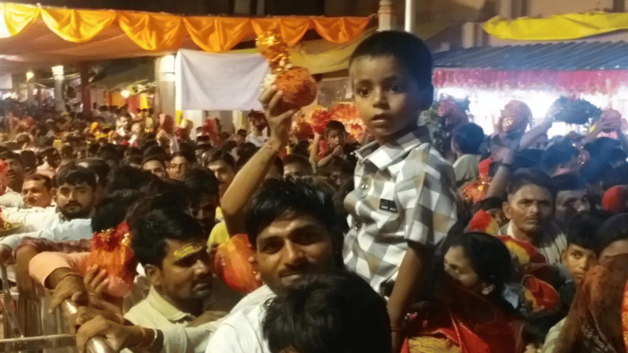 इन 3 मंदिरों में दर्शन से पूरी होती है विंध्याचल यात्रा, देखें त्रिकोण परिक्रमा की अद्भुत तस्वीरें