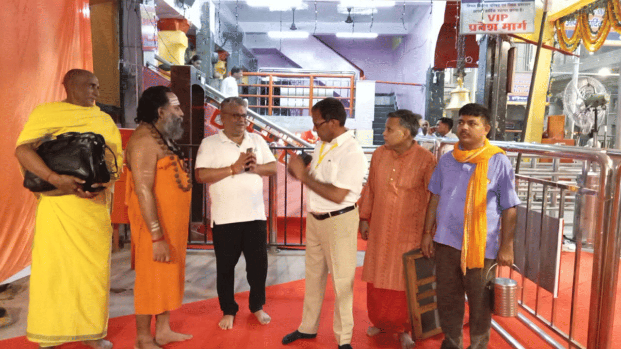 इन 3 मंदिरों में दर्शन से पूरी होती है विंध्याचल यात्रा, देखें त्रिकोण परिक्रमा की अद्भुत तस्वीरें