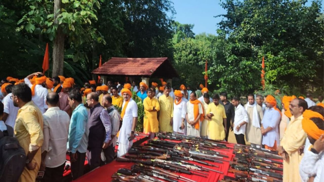दशहरा पर शस्त्र पूजन कर फिर चर्चा में राजा भैया, पत्नी भानवी कुमारी ने जारी किया वीडियो
