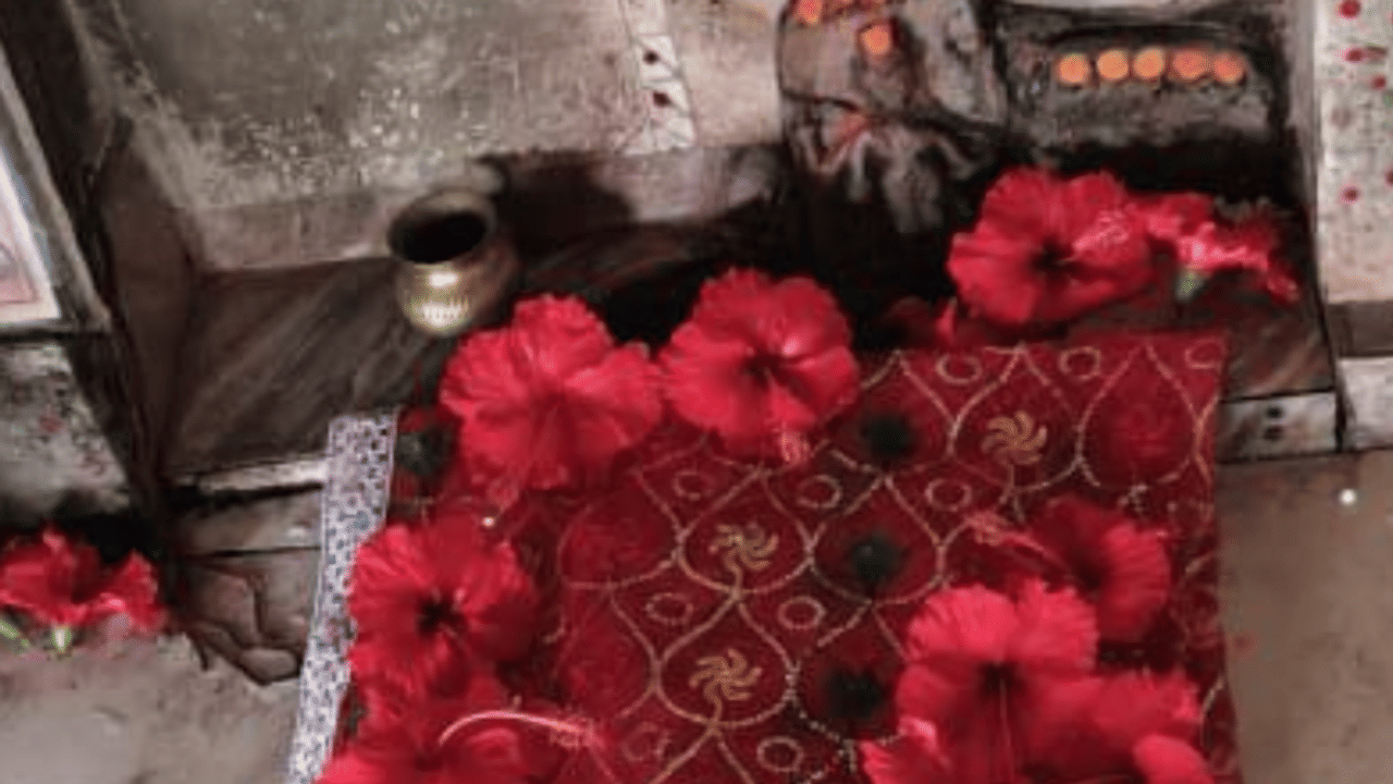 यूपी के इस मंदिर में एक साथ माथा टेकते हैं हिंदू और मुस्लिम, जानें क्या है इतिहास; PHOTOS
