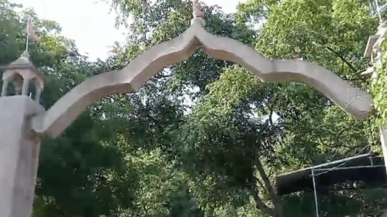 यूपी के इस मंदिर में एक साथ माथा टेकते हैं हिंदू और मुस्लिम, जानें क्या है इतिहास; PHOTOS