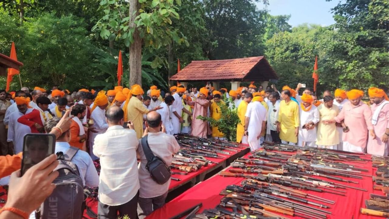 दशहरा पर शस्त्र पूजन कर फिर चर्चा में राजा भैया, पत्नी भानवी कुमारी ने जारी किया वीडियो