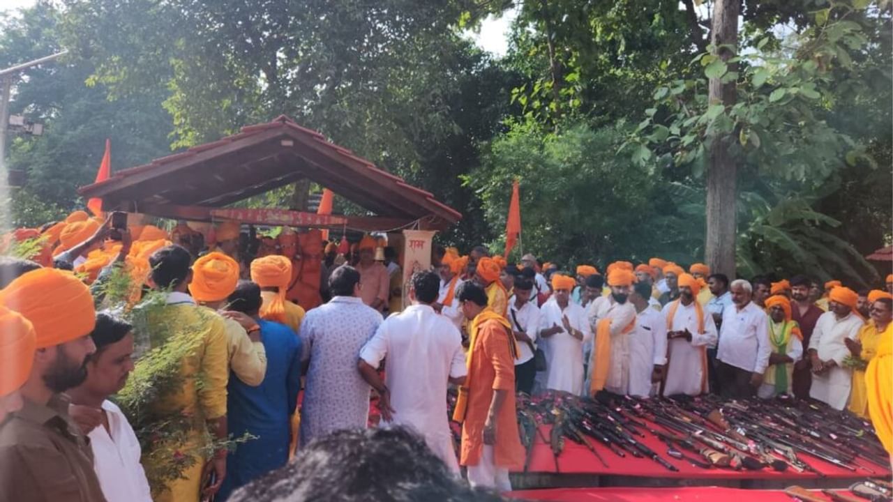 दशहरा पर शस्त्र पूजन कर फिर चर्चा में राजा भैया, पत्नी भानवी कुमारी ने जारी किया वीडियो