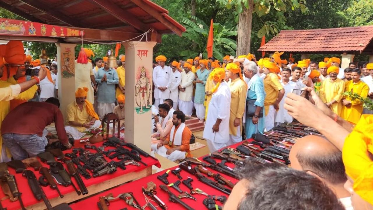 दशहरा पर शस्त्र पूजन कर फिर चर्चा में राजा भैया, पत्नी भानवी कुमारी ने जारी किया वीडियो